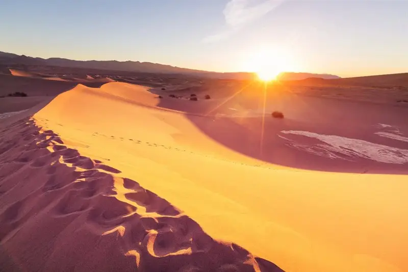 Dunas del Sáhara al atardecer en Merzouga